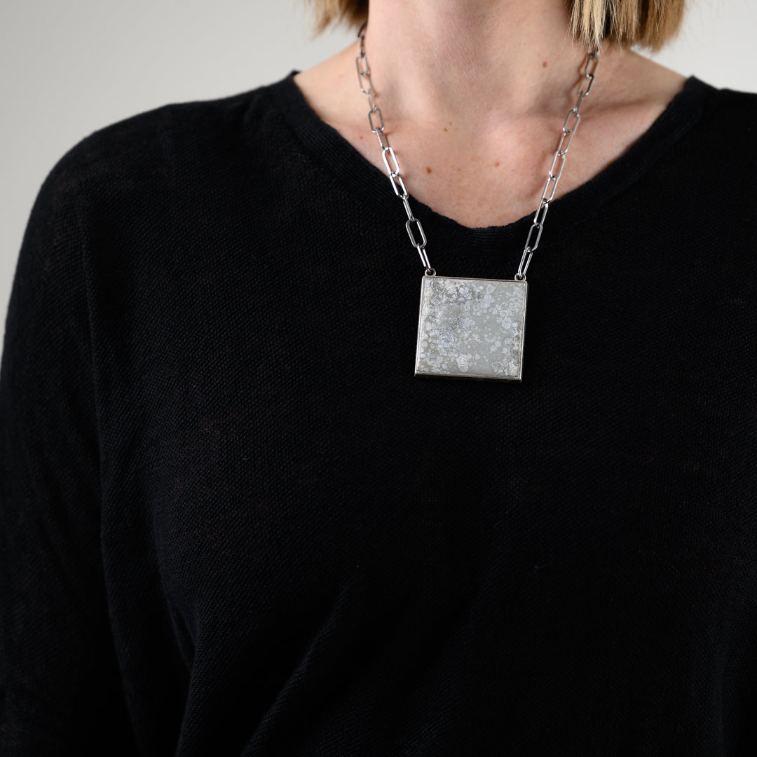 Concrete necklace shop
